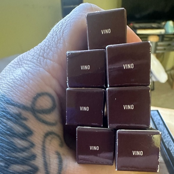 ✏️ VINO a MAC LIP PENCIL. RETAIL $25. ** NEW IN THE BOX. - Picture 10 of 11